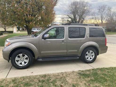 2006 Nissan Pathfinder LE 4WD - cars & trucks - by owner - vehicle... for sale in Mattoon, IL