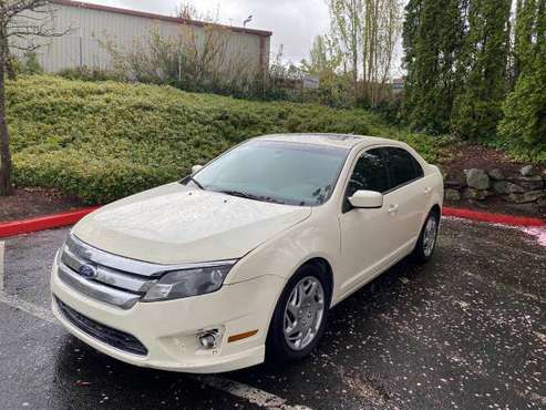 Selling my 2011 Ford fusion SE flex fuel automatic transmission with for sale in Kent, WA