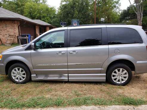 2016 Chrysler Town and Country Handicap Van for sale in Gladewater, TX