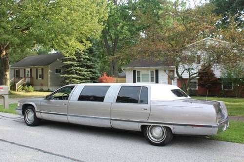 * 1996 CADILLAC FLEETWOOD LIMOUSINE! MUST SELL!!!!! CLEAR TITLE!!!!! for sale in Eastlake, OH