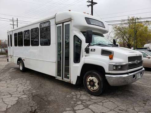 2009 Chevy C5500 30 Passenger Shuttle Bus w/ Handicap Wheelchair... for sale in Skokie, IL