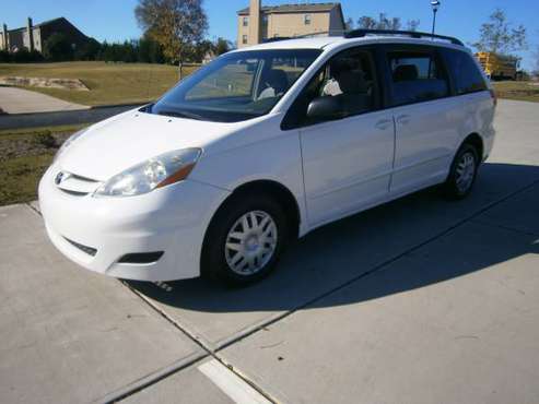 2009 toyota sienna le 1 owner (180K)hwy miles 3rd row runsxxx - cars... for sale in Riverdale, GA