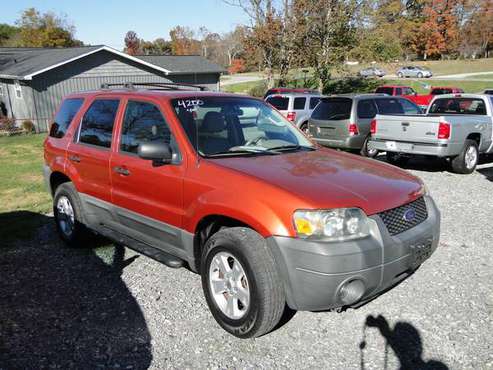 06 Ford Escape XLT - cars & trucks - by dealer - vehicle automotive... for sale in Maryville, TN