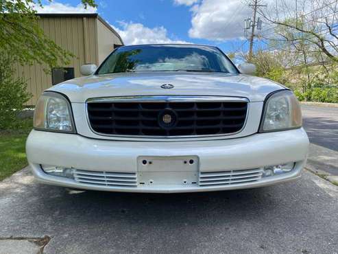 sharp 2001 Cadillac dts SUPER CLEAN NO RUST (pearl white) - cars & for sale in Wauconda, WI