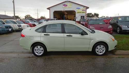 2011 ford focus 5 speed ;;109000 miles,,clean car.$4450 for sale in Waterloo, IA