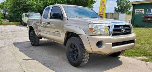 2005 Toyota Tacoma SR5 Ext Cab PreRunner 4cyl 5spd only 133k miles! for sale in Savannah, MO