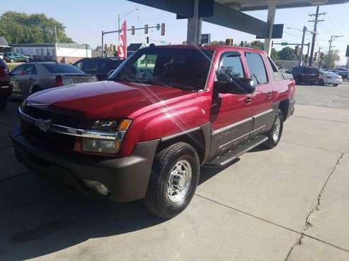 2004 CHEVROLET AVALANCHE 2500 EZ FINANCING AVAILABLE - cars & trucks... for sale in Springfield, IL