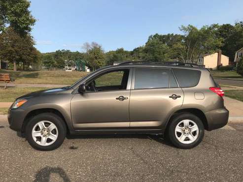 2010 toyota Rav-4 ... low miles .... ALL WHEEL DRIVE - cars & trucks... for sale in West Hartford, CT