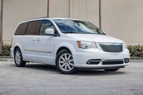 2014 CHRYSLER TOWN & COUNTRY, LEATHER, LOADED, SUPER DEAL! for sale in Miami, FL