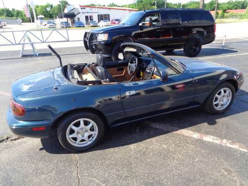 1996 Mazda Miata 5 speed , runs and drives great, great clutch and for sale in Arlington, TX