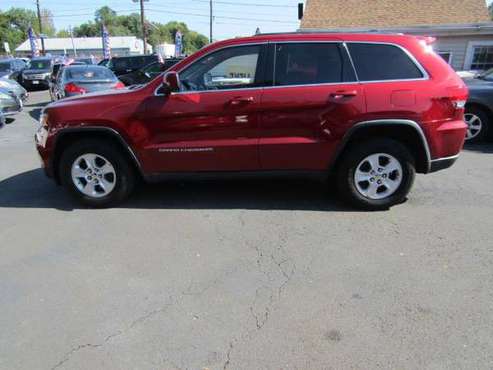 2014 Jeep Grand Cherokee 4WD 4dr Laredo - cars & trucks - by dealer... for sale in Maple Shade, NJ