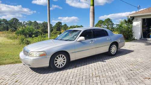 2007 Lincoln Town Car - cars & trucks - by owner - vehicle... for sale in Lehigh Acres, FL