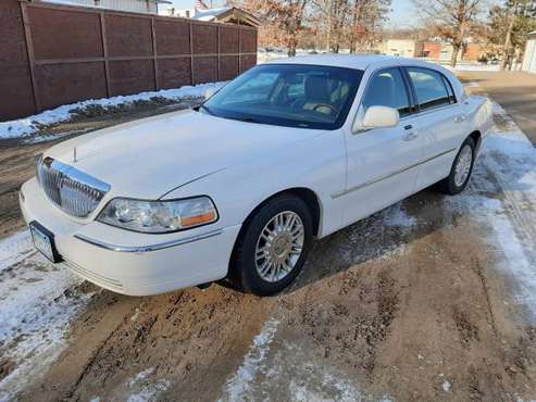 2011 Lincoln Town Car - cars & trucks - by owner - vehicle... for sale in Crosslake, MN