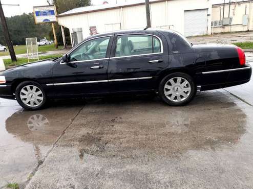 Lincoln town car - cars & trucks - by owner - vehicle automotive sale for sale in Baton Rouge , LA