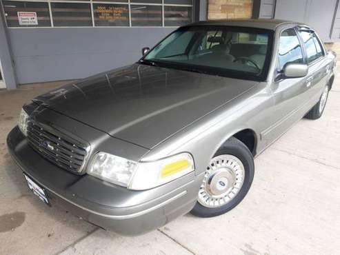 2001 FORD CROWN VICTORIA - - by dealer - vehicle for sale in MILWAUKEE WI 53209, WI
