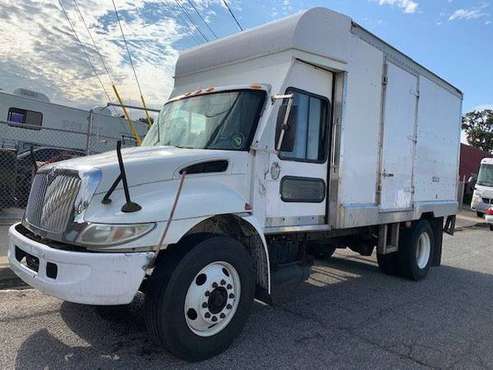 2007 International 4300 SERIES BOX TRUCK WITH DUAL SIDE DOORS - cars... for sale in Massapequa Park, CT