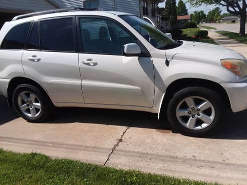 Toyota RAV4 le - cars & trucks - by owner - vehicle automotive sale for sale in Kenosha, WI