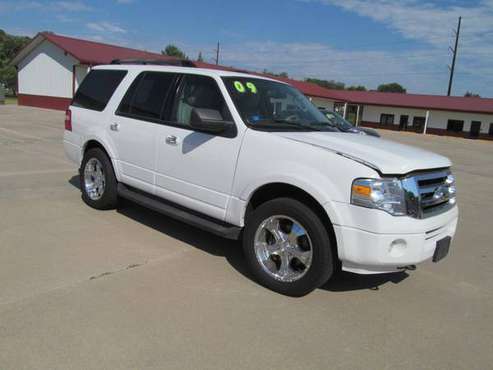2009 Ford Expedition XLT, 8 passenger, 4x4, (VERY NICE) - cars & for sale in Council Bluffs, IA