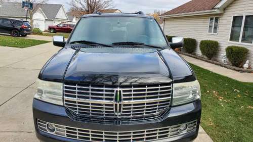 2007 Lincoln Navigator Luxury 4X4 Third Row 7-Passenger - cars &... for sale in Crown Point, IL