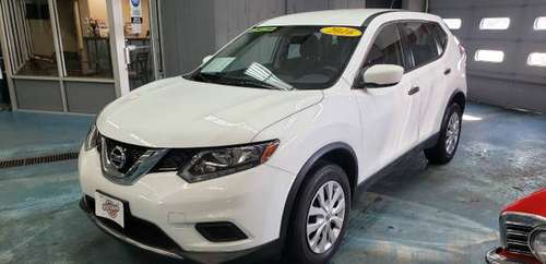 2016 Nissan Rogue S AWD - - by dealer - vehicle for sale in Janesville, IL