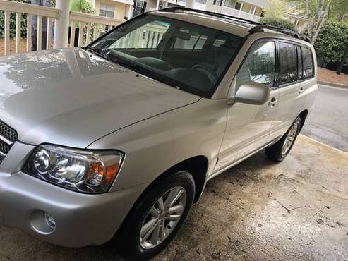 2006 Toyota Highlander Hybrid Sport Utility 4D WITH TOWING ASSEMBLY for sale in Lumberton, NC