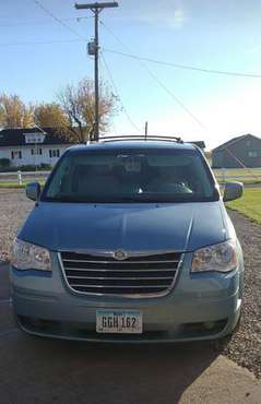 2008 Chrysler town and country for sale in Donnellson, IA
