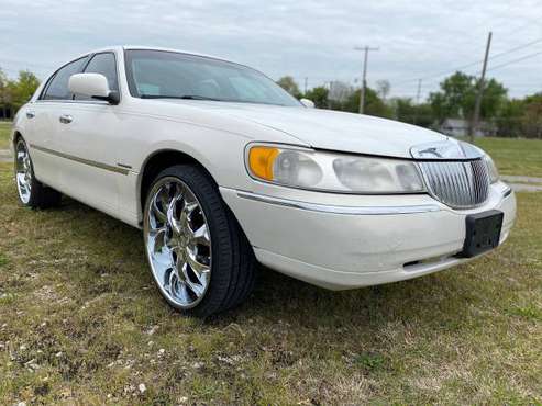 2000 lincoln Town Car - - by dealer - vehicle for sale in Tulsa, OK
