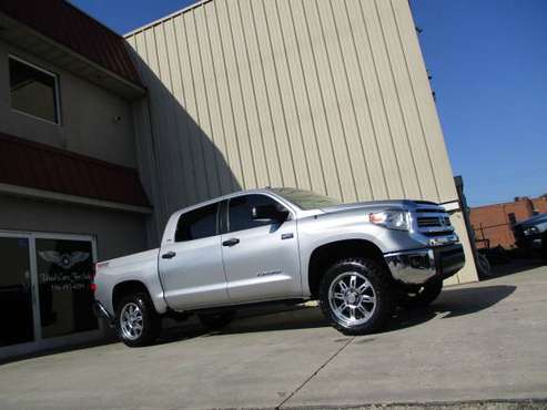 LIFTED 2016 TOYOTA TUNDRA SR5 SILVER 5.7L V8 4X4 CREWMAX *CLEAN L@@K for sale in KERNERSVILLE, NC