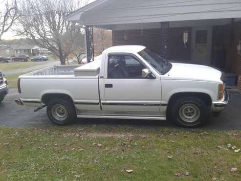 Chevrolet Silverado 1992 - cars & trucks - by owner - vehicle... for sale in Mount Airy, NC