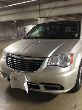 2014 Town And Country Touring - cars & trucks - by owner - vehicle... for sale in Darien, IL