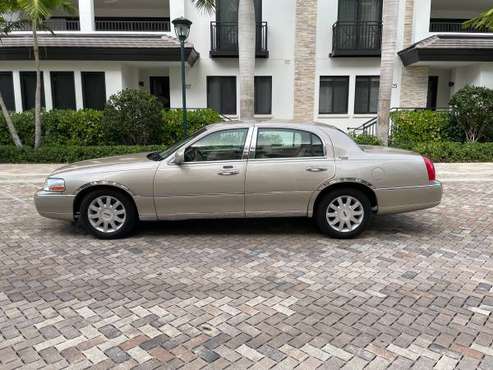 79, 000 Miles 2008 Lincoln Town Car Showroom Condition Garage Kept for sale in Naples, FL