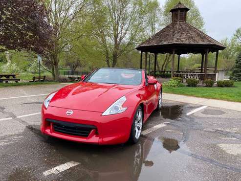 2012 NISSAN 370Z MUST SEE - - by dealer - vehicle for sale in Fenton, MI