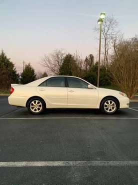 2004 Toyota Camry LE MUST SEE, Great MPG, 2nd Owner - cars & trucks... for sale in tri-cities, TN, TN