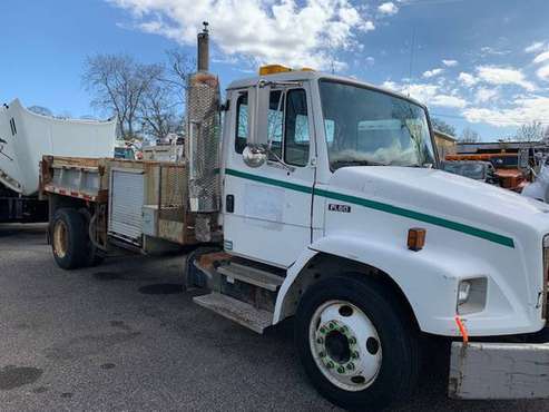 2000 Freightliner FL60 DUMP TRUCK MULTIPLE USES VERY L - cars & for sale in Massapequa, NY