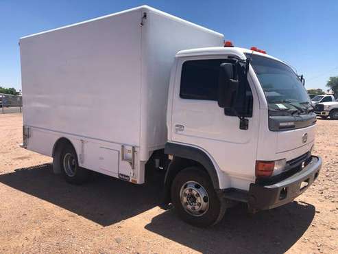 2008 NISSAN UD 1400 DIESEL 12 FT BOX TRUCK ENCLOSED UTILITY WORK TRUCK for sale in Mesa, NV