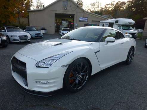 2015 NISSAN GT-R PREMIUM GTR - ONLY 12K MILES - ONE OWNER - CARFAX! for sale in Millbury, MA