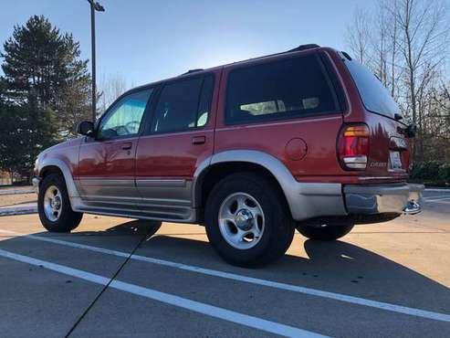 1998 Ford Explorer / Well Maintained / Eddie bauer edition / clean -... for sale in Woodburn, OR