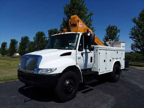 45' 2005 International 4400 Bucket Boom Lift Truck Fiber Body for sale in Hampshire, OH