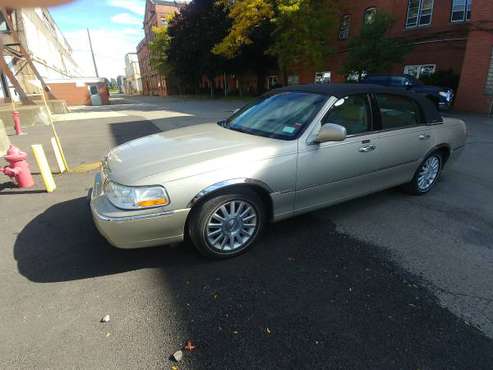 2004 Lincoln Town Car - cars & trucks - by owner - vehicle... for sale in Buffalo, NY