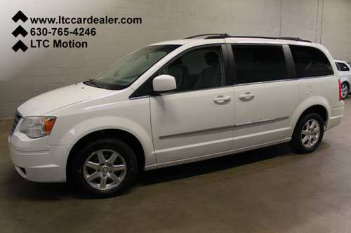 2009 Chrysler Town & Country Touring - Loaded, Spacious for sale in Addison, IL