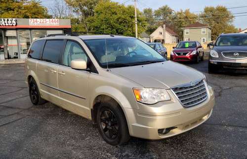 2010 CHRYSLER TOWN & COUNTRY TOURING PLUS CLEAN TITLE RUNS GREAT -... for sale in Riverview, MI