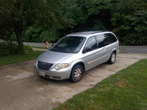 2005 Chrysler Town and Country for sale in Lawrence, KS