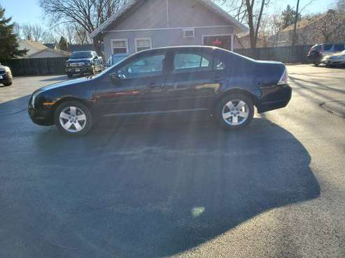 NICE 2008 FORD FUSION SE - cars & trucks - by dealer - vehicle... for sale in Oshkosh, WI