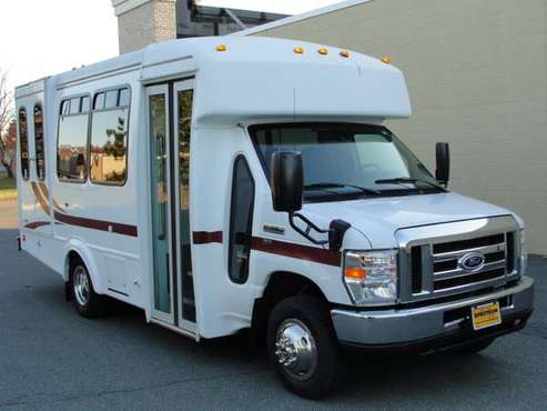 (( 2014 FORD E350 SHUTTLE VAN w/Wheelchair Lift )) Very Low Miles! -... for sale in Mechanicville, VT