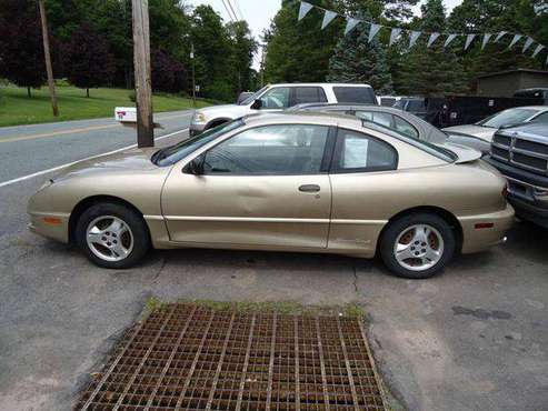 2005 Pontiac Sunfire Base 2dr Coupe CASH DEALS ON ALL CARS OR BYO... for sale in Lake Ariel, PA