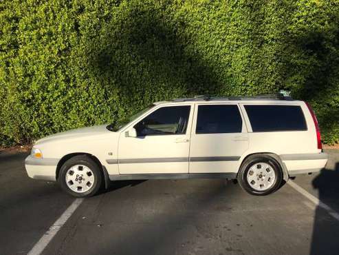 VOLVO 2000 V70 XC/SE 4WD CROSSCOUNTRY WAGON - cars & trucks - by... for sale in Palm Springs, CA