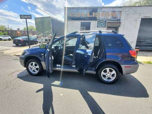 2003 Mitsubishi Outlander, Nice looking! Runs Great w/Clean Title for sale in Bronx, NY