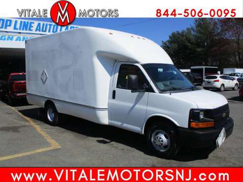 2010 Chevrolet Express Commercial Cutaway 3500 14 FOOT BOX TRUCK for sale in south amboy, ME