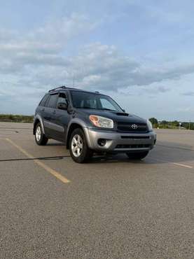 2004 Toyota RAV4 LOADED & RUNNING LIKE NEW! Clean title! - cars &... for sale in milwaukee, WI
