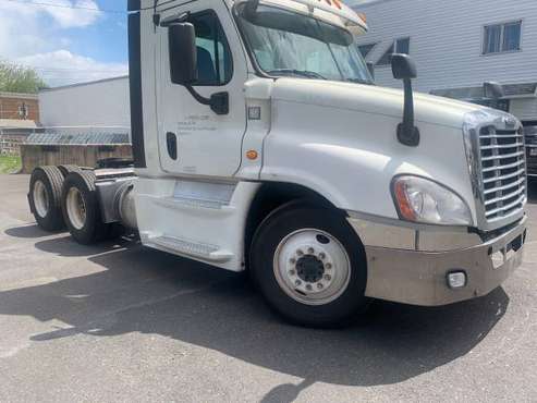 Great 2015 Freightliner cascadia , Inspected - - by for sale in Bethlehem, PA